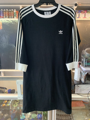 Robe adidas - La Taverne à Boucane